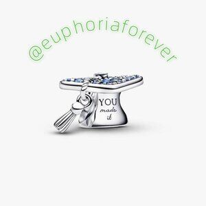 Pandora Sparkling Blue 2026 Graduation Cap Charm